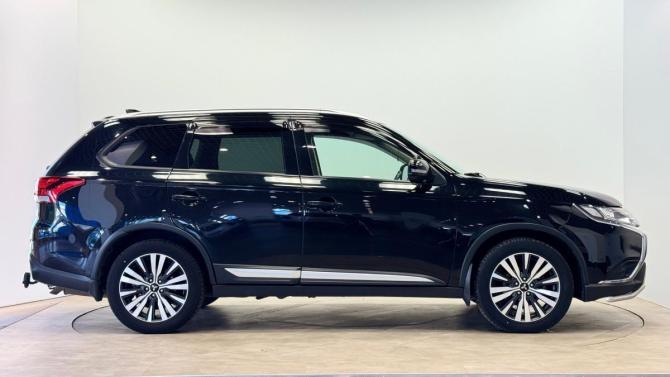 Mitsubishi Outlander III Рестайлинг 2 с пробегом 2018 года, цена 1 635 000 рублей, 216460 км, внедорожник, Автокод Объявления