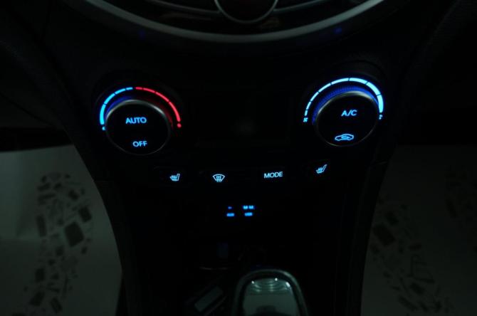 Hyundai Solaris I Рестайлинг с пробегом 2015 года, цена 1 189 000 рублей, 215000 км, седан, Автокод Объявления