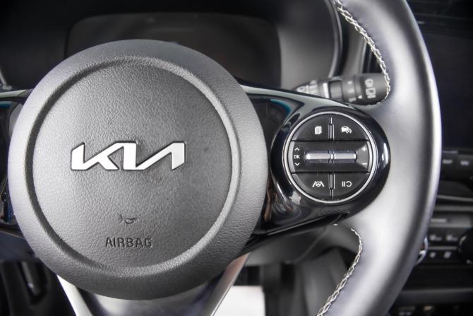 Kia Soul III Рестайлинг с пробегом 2023 года, цена 2 099 000 рублей, 43200 км, хэтчбек, Автокод Объявления