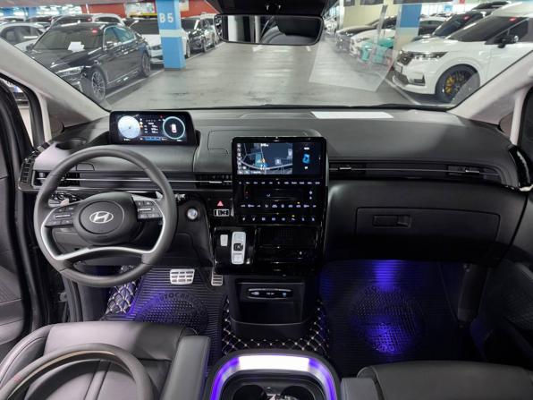 Hyundai Staria I с пробегом 2024 года, цена 8 490 000 рублей, 6430 км, минивэн, Автокод Объявления