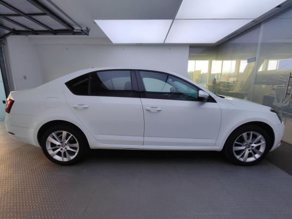 Skoda Octavia III (A7) Рестайлинг с пробегом 2017 года, цена 2 105 000 рублей, 39120 км, лифтбек, Автокод Объявления