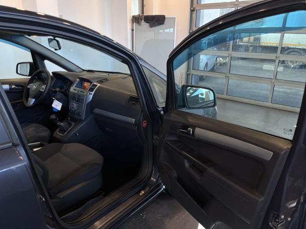 Opel Zafira B Рестайлинг с пробегом 2009 года, цена 522 000 рублей, 234808 км, компактвэн, Автокод Объявления