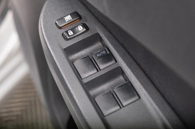 Toyota Ractis II с пробегом 2015 года, цена 989 000 рублей, 127008 км, хэтчбек, Автокод Объявления