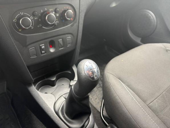 Renault Sandero II с пробегом 2018 года, цена 990 000 рублей, 59000 км, хэтчбек, Автокод Объявления