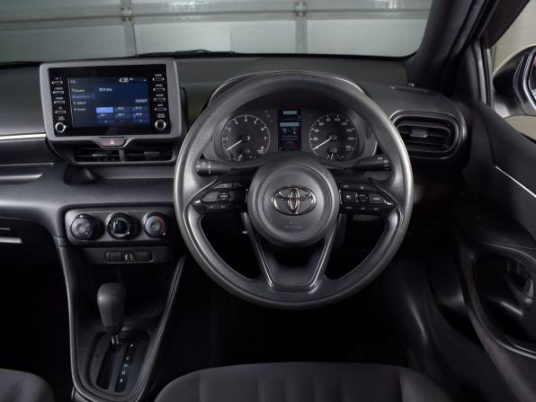 Toyota Yaris IV с пробегом 2021 года, цена 1 435 995 рублей, 97015 км, хэтчбек, Автокод Объявления