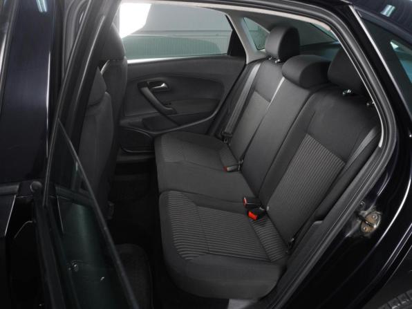 Volkswagen Polo V с пробегом 2011 года, цена 699 000 рублей, 278845 км, седан, Автокод Объявления