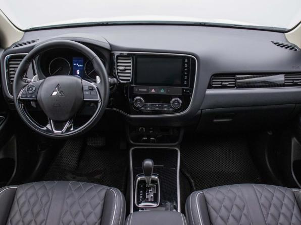 Mitsubishi Outlander III Рестайлинг 3 с пробегом 2022 года, цена 3 495 000 рублей, 9800 км, внедорожник, Автокод Объявления