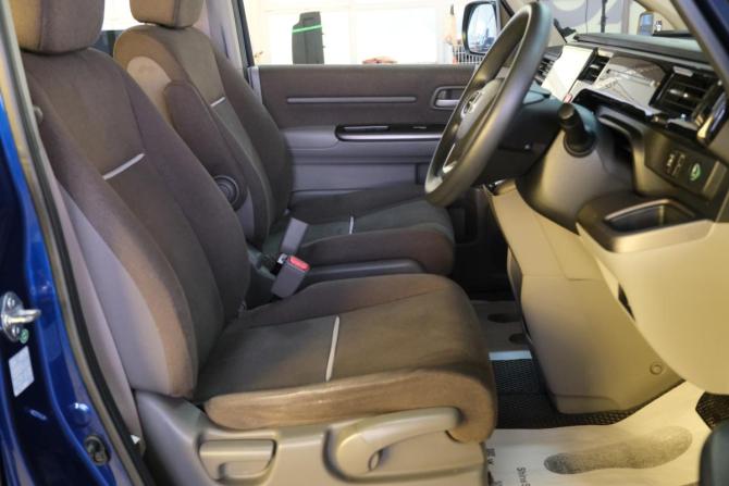 Honda Stepwgn V с пробегом 2015 года, цена 1 799 000 рублей, 83758 км, минивэн, Автокод Объявления