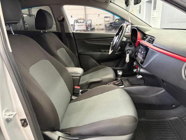 Kia Rio IV Рестайлинг с пробегом 2022 года, цена 1 697 000 рублей, 65000 км, седан, Автокод Объявления