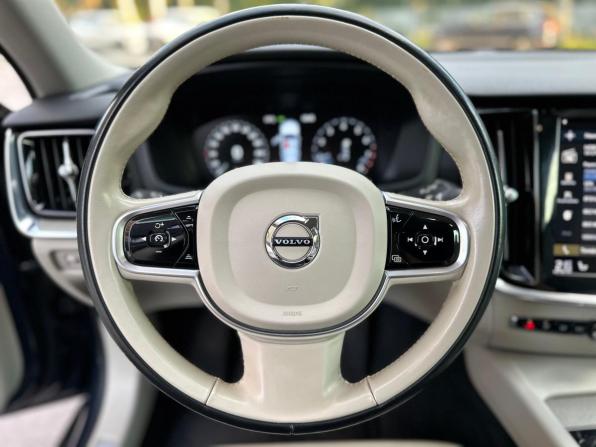 Volvo V60 Cross Country II с пробегом 2021 года, цена 3 290 000 рублей, 163159 км, универсал, Автокод Объявления