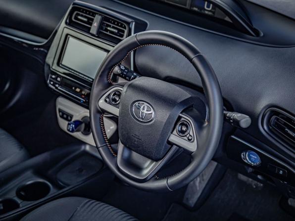 Toyota Prius IV (XW50) с пробегом 2017 года, цена 1 499 000 рублей, 185000 км, лифтбек, Автокод Объявления