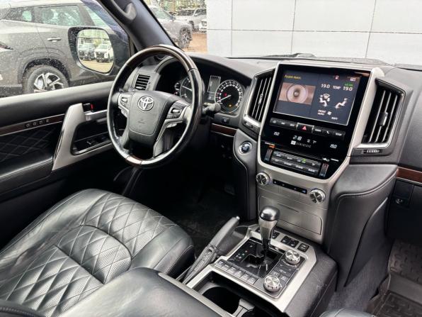 Toyota Land Cruiser 200 Series Рестайлинг 2 с пробегом 2016 года, цена 4 500 000 рублей, 284846 км, внедорожник, Автокод Объявления