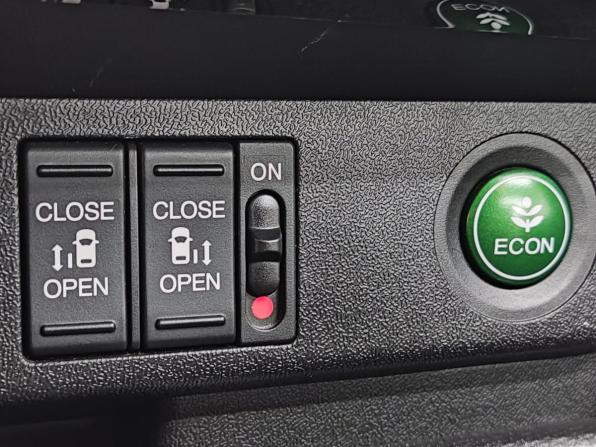 Honda Stepwgn V Рестайлинг с пробегом 2019 года, цена 2 250 000 рублей, 66403 км, минивэн, Автокод Объявления
