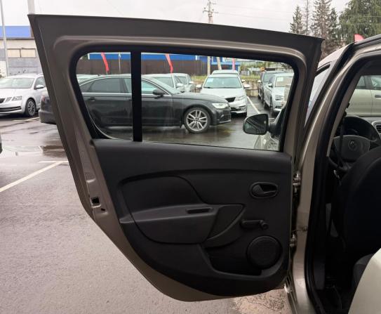 Renault Sandero II с пробегом 2016 года, цена 900 000 рублей, 102927 км, хэтчбек, Автокод Объявления