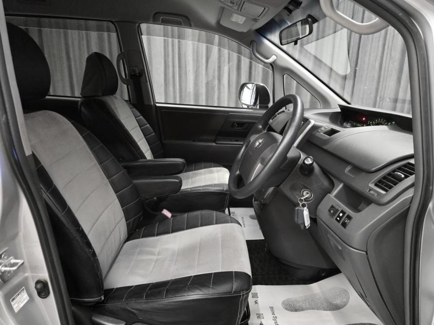 Toyota Voxy II (R70) Красноярск  - изображение 9