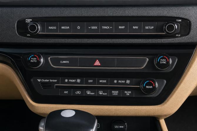 Kia Carnival III с пробегом 2019 года, цена 2 729 000 рублей, 128000 км, минивэн, Автокод Объявления
