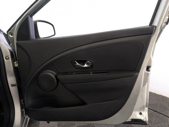 Renault Fluence I Рестайлинг с пробегом 2015 года, цена 1 200 000 рублей, 55743 км, седан, Автокод Объявления