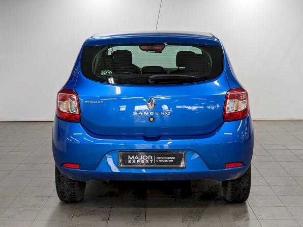 Renault Sandero II с пробегом 2015 года, цена 780 000 рублей, 90700 км, хэтчбек, Автокод Объявления