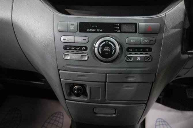 Toyota Voxy I (R60) с пробегом 2006 года, цена 999 000 рублей, 282000 км, компактвэн, Автокод Объявления