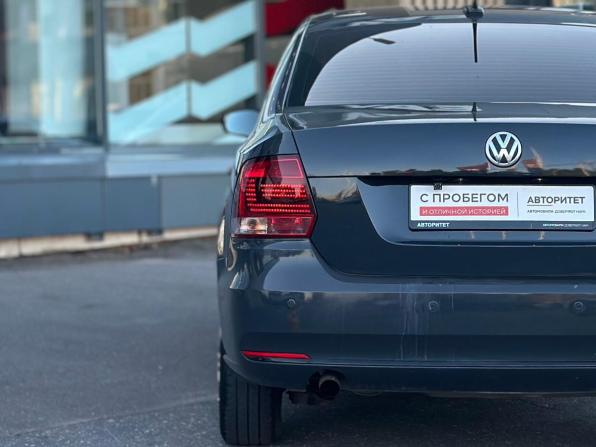 Volkswagen Polo V Рестайлинг с пробегом 2017 года, цена 999 000 рублей, 124446 км, седан, Автокод Объявления