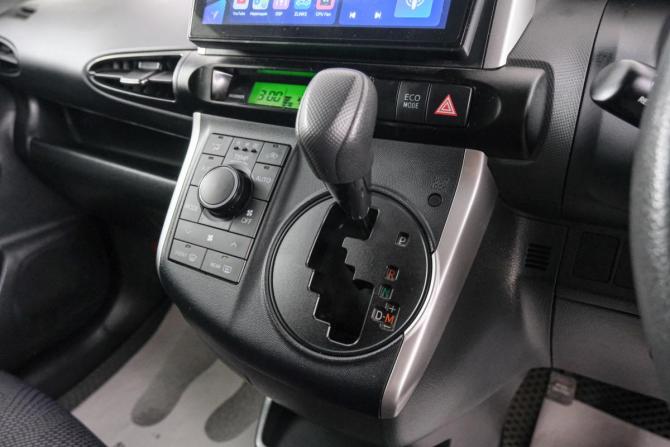 Toyota Wish II Рестайлинг с пробегом 2016 года, цена 1 599 000 рублей, 133000 км, минивэн, Автокод Объявления