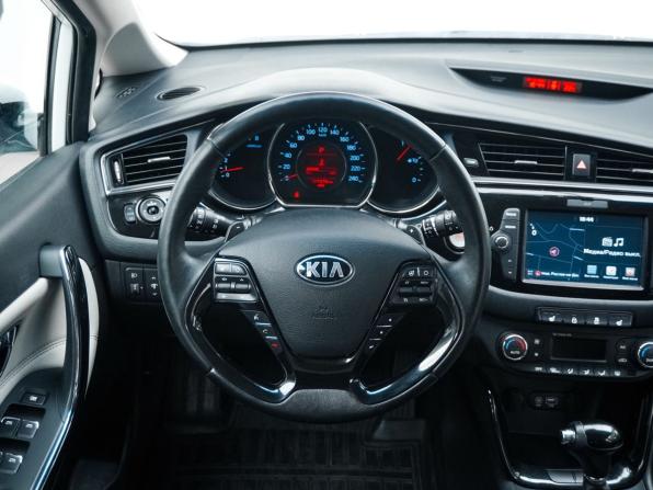 Kia Ceed II Рестайлинг с пробегом 2017 года, цена 1 324 700 рублей, 107375 км, хэтчбек, Автокод Объявления