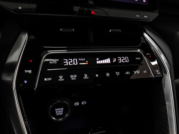 Toyota Venza II с пробегом 2023 года, цена 4 349 000 рублей, 34220 км, внедорожник, Автокод Объявления