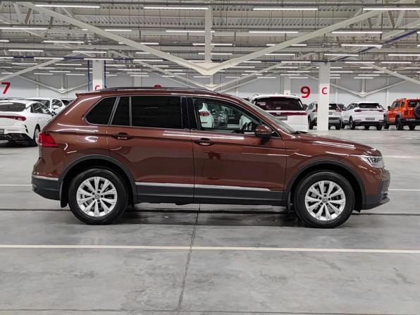 Volkswagen Tiguan II Рестайлинг с пробегом 2021 года, цена 2 535 000 рублей, 98250 км, внедорожник, Автокод Объявления