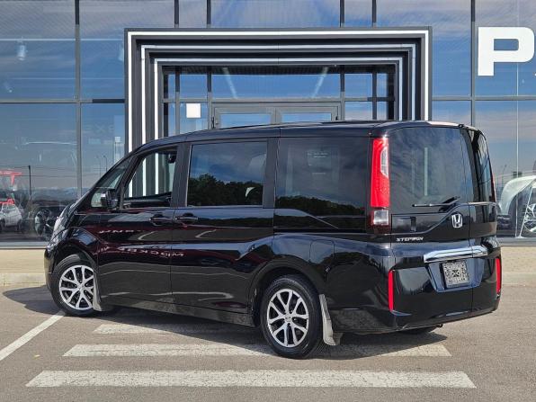 Honda Stepwgn V Рестайлинг с пробегом 2018 года, цена 1 995 000 рублей, 154000 км, минивэн, Автокод Объявления