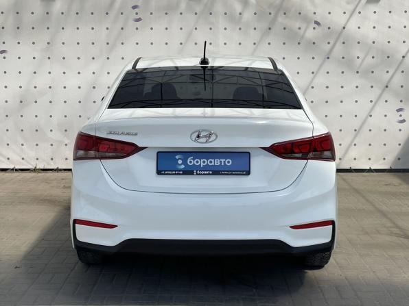 Hyundai Solaris II с пробегом 2018 года, цена 1 130 000 рублей, 137155 км, седан, Автокод Объявления