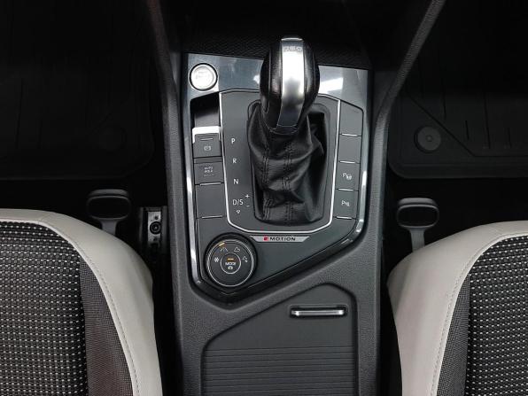 Volkswagen Tiguan II с пробегом 2018 года, цена 2 399 000 рублей, 192718 км, внедорожник, Автокод Объявления