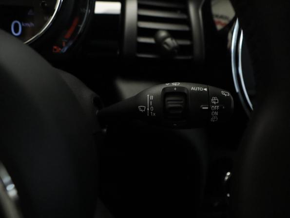 Mini Hatch III (F55/F56) Рестайлинг с пробегом 2020 года, цена 2 250 000 рублей, 53000 км, хэтчбек, Автокод Объявления