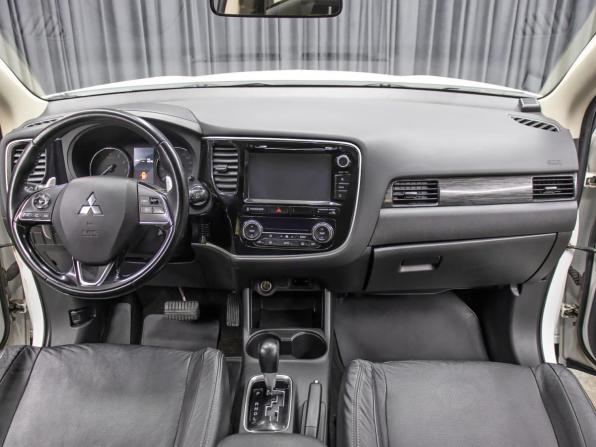Mitsubishi Outlander III Рестайлинг 2 с пробегом 2015 года, цена 1 498 000 рублей, 230000 км, внедорожник, Автокод Объявления