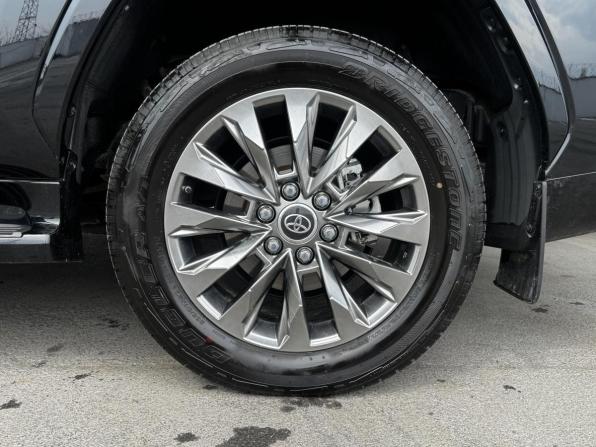 Toyota Land Cruiser 300 Series с пробегом 2025 года, цена 14 550 000 рублей, 9331 км, внедорожник, Автокод Объявления