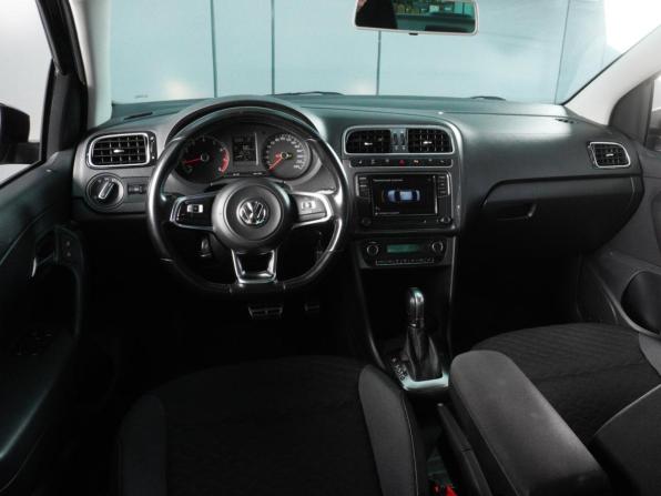 Volkswagen Polo V Рестайлинг с пробегом 2018 года, цена 1 385 000 рублей, 120719 км, седан, Автокод Объявления