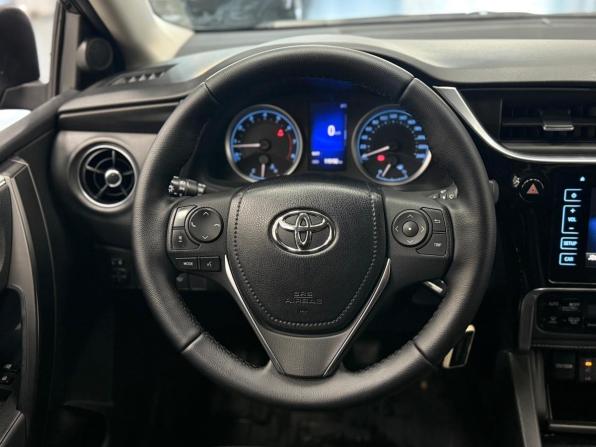 Toyota Corolla XI (E160 E170 E180) Рестайлинг 1 с пробегом 2017 года, цена 1 660 000 рублей, 119183 км, седан, Автокод Объявления