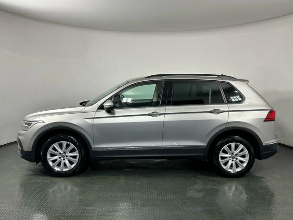 Volkswagen Tiguan II Рестайлинг с пробегом 2021 года, цена 2 890 000 рублей, 63504 км, внедорожник, Автокод Объявления