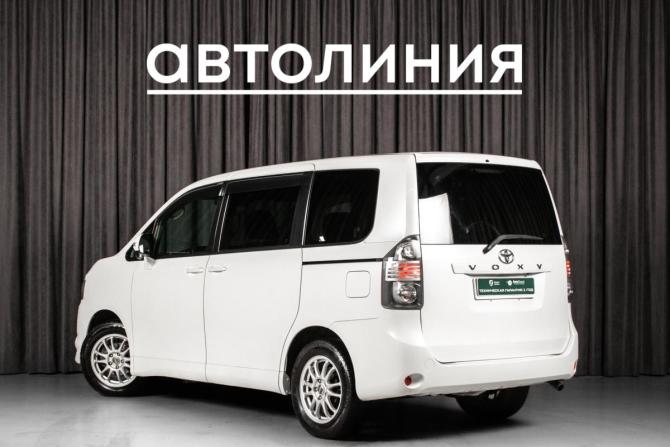 Toyota Voxy II (R70) с пробегом 2007 года, цена 1 098 000 рублей, 234000 км, минивэн, Автокод Объявления