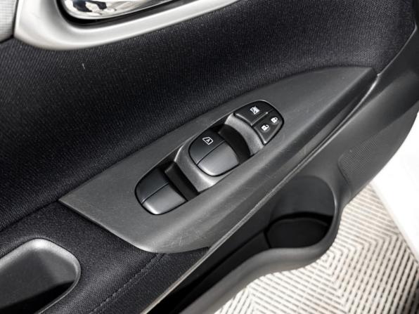 Nissan Tiida II с пробегом 2015 года, цена 1 100 000 рублей, 160151 км, хэтчбек, Автокод Объявления