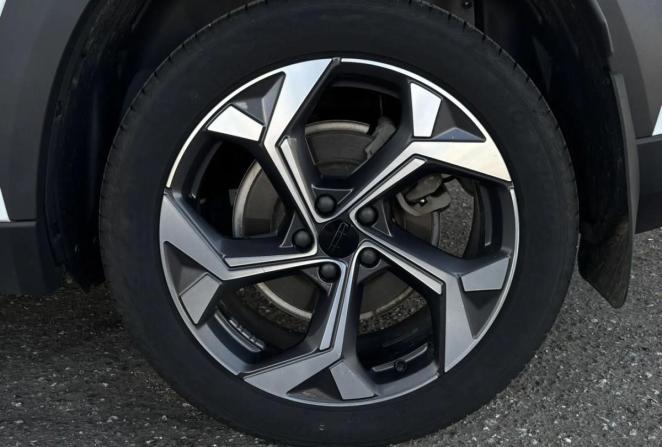 Geely Atlas II с пробегом 2023 года, цена 2 195 000 рублей, 117476 км, внедорожник, Автокод Объявления