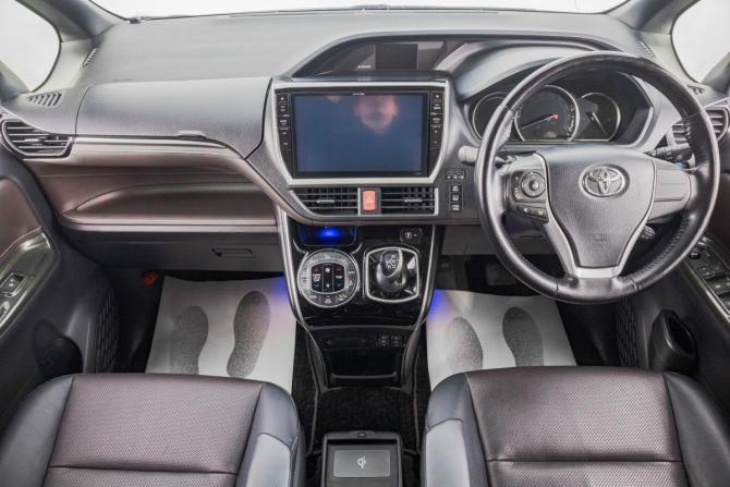 Toyota Esquire I с пробегом 2015 года, цена 2 159 000 рублей, 104000 км, минивэн, Автокод Объявления