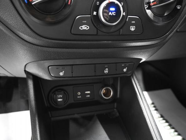 Hyundai Solaris II с пробегом 2018 года, цена 1 195 000 рублей, 131425 км, седан, Автокод Объявления