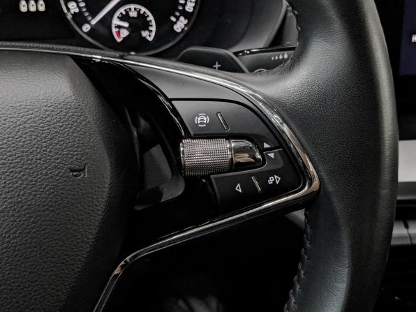 Skoda Octavia IV (A8) с пробегом 2021 года, цена 2 315 000 рублей, 81965 км, лифтбек, Автокод Объявления