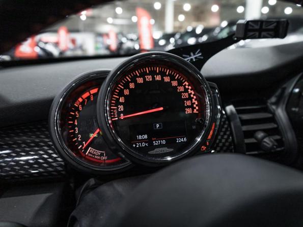 Mini Hatch III (F55/F56) Рестайлинг с пробегом 2019 года, цена 3 099 700 рублей, 52811 км, хэтчбек, Автокод Объявления