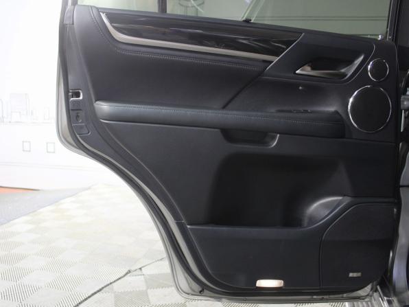 Lexus LX III Рестайлинг 2 с пробегом 2016 года, цена 5 850 000 рублей, 187682 км, внедорожник, Автокод Объявления