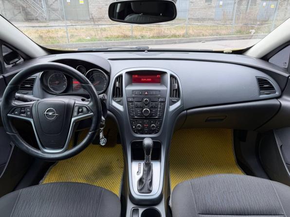 Opel Astra J Рестайлинг с пробегом 2012 года, цена 625 000 рублей, 267300 км, хэтчбек, Автокод Объявления
