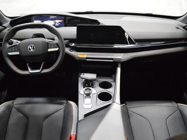 Changan UNI-V I с пробегом 2024 года, цена 2 390 000 рублей, 13300 км, лифтбек, Автокод Объявления