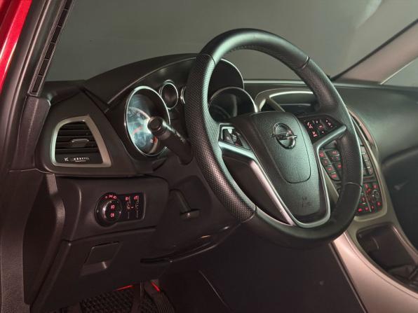 Opel Astra J с пробегом 2011 года, цена 675 000 рублей, 159171 км, хэтчбек, Автокод Объявления