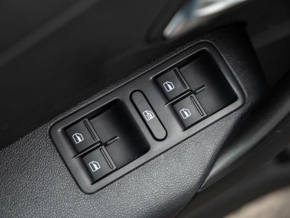 Volkswagen Polo V Рестайлинг с пробегом 2017 года, цена 1 098 000 рублей, 145169 км, седан, Автокод Объявления