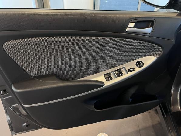 Hyundai Solaris I с пробегом 2014 года, цена 800 000 рублей, 172513 км, седан, Автокод Объявления